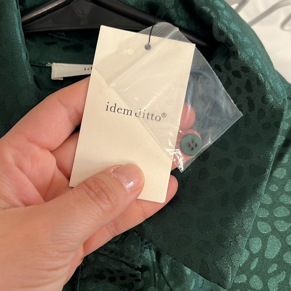 Green silk look dress - Picture 4 of 9